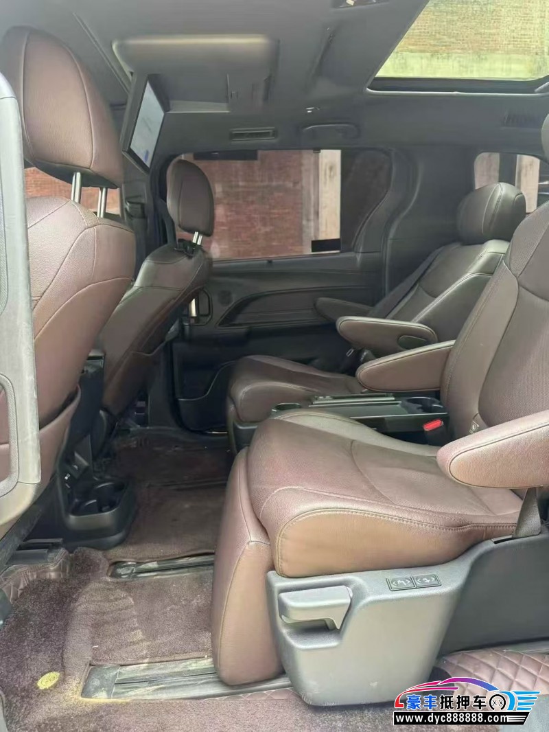 22年丰田塞纳轿车抵押车出售