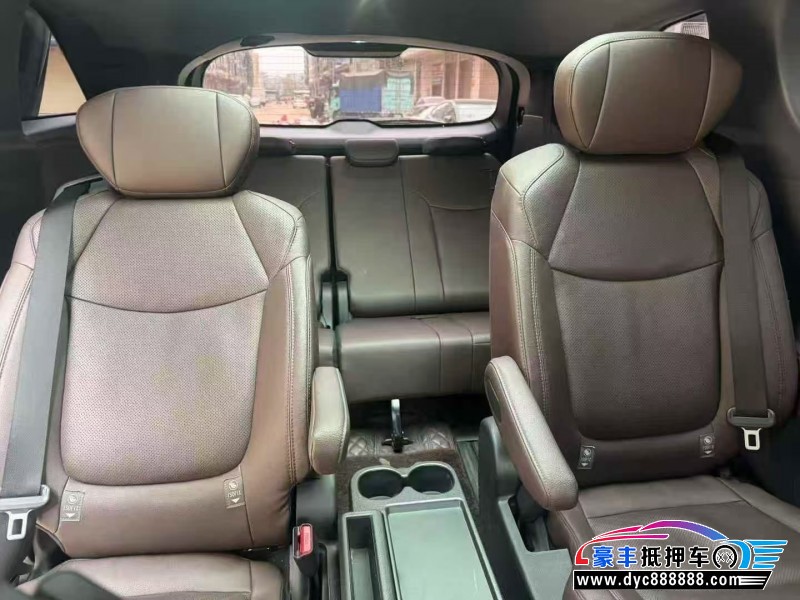 22年丰田塞纳轿车抵押车出售