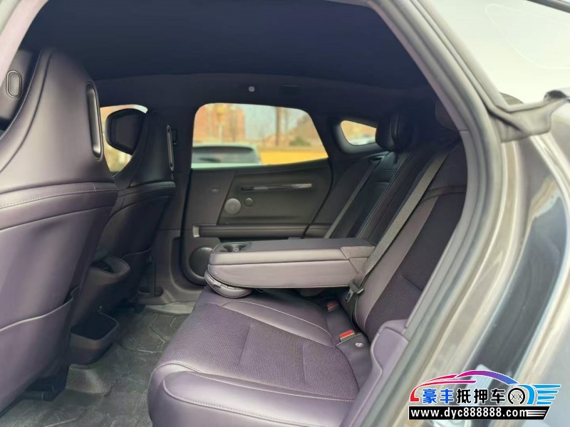 25年阿维塔06轿车抵押车出售