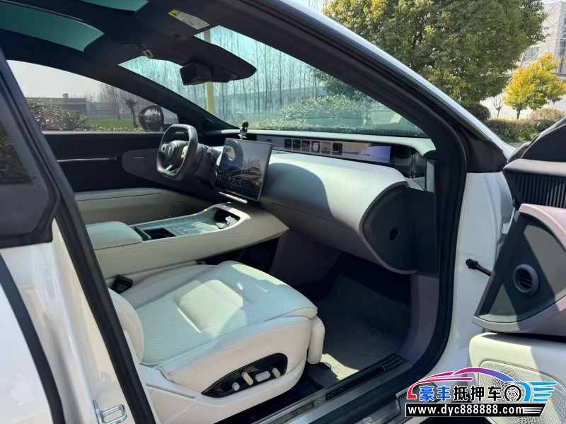 25年阿维塔12轿车抵押车出售