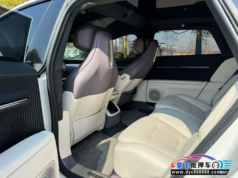 25年阿维塔12轿车抵押车出售