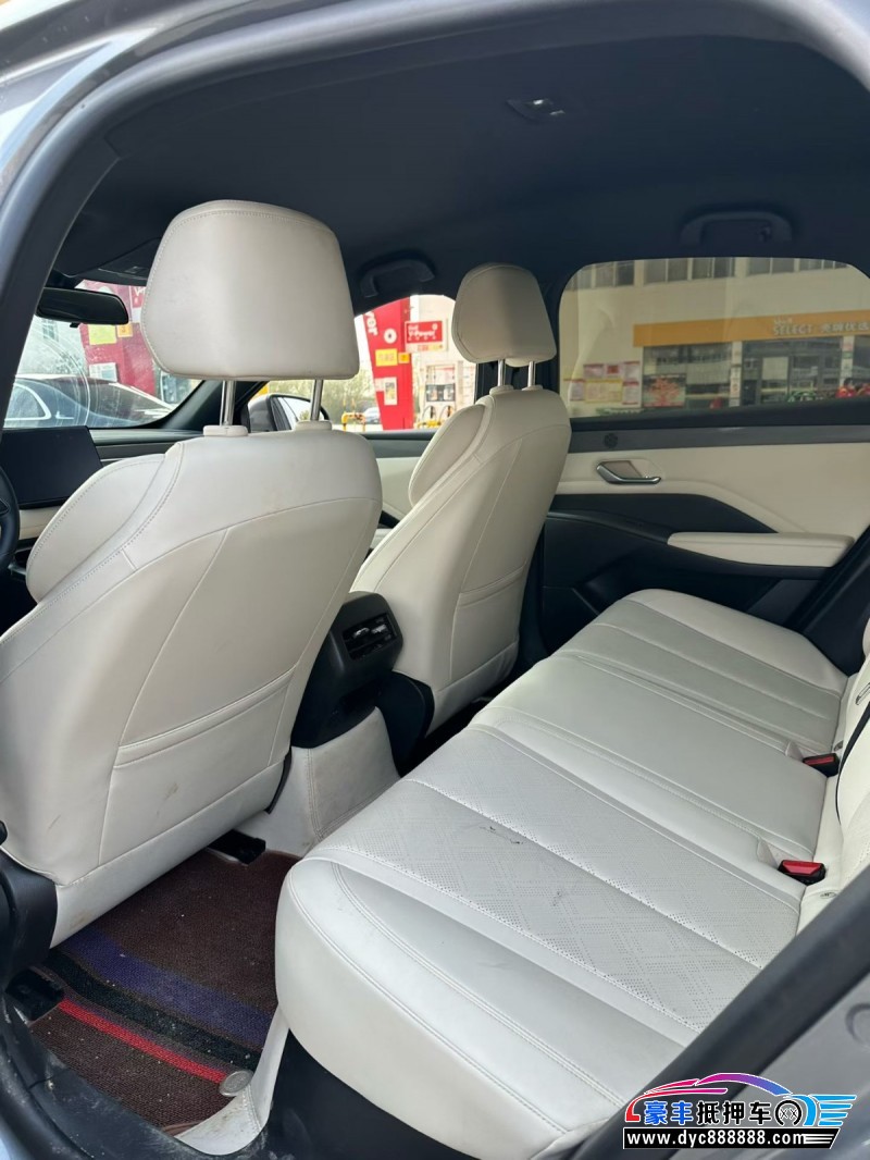 25年比亚迪秦轿车抵押车出售