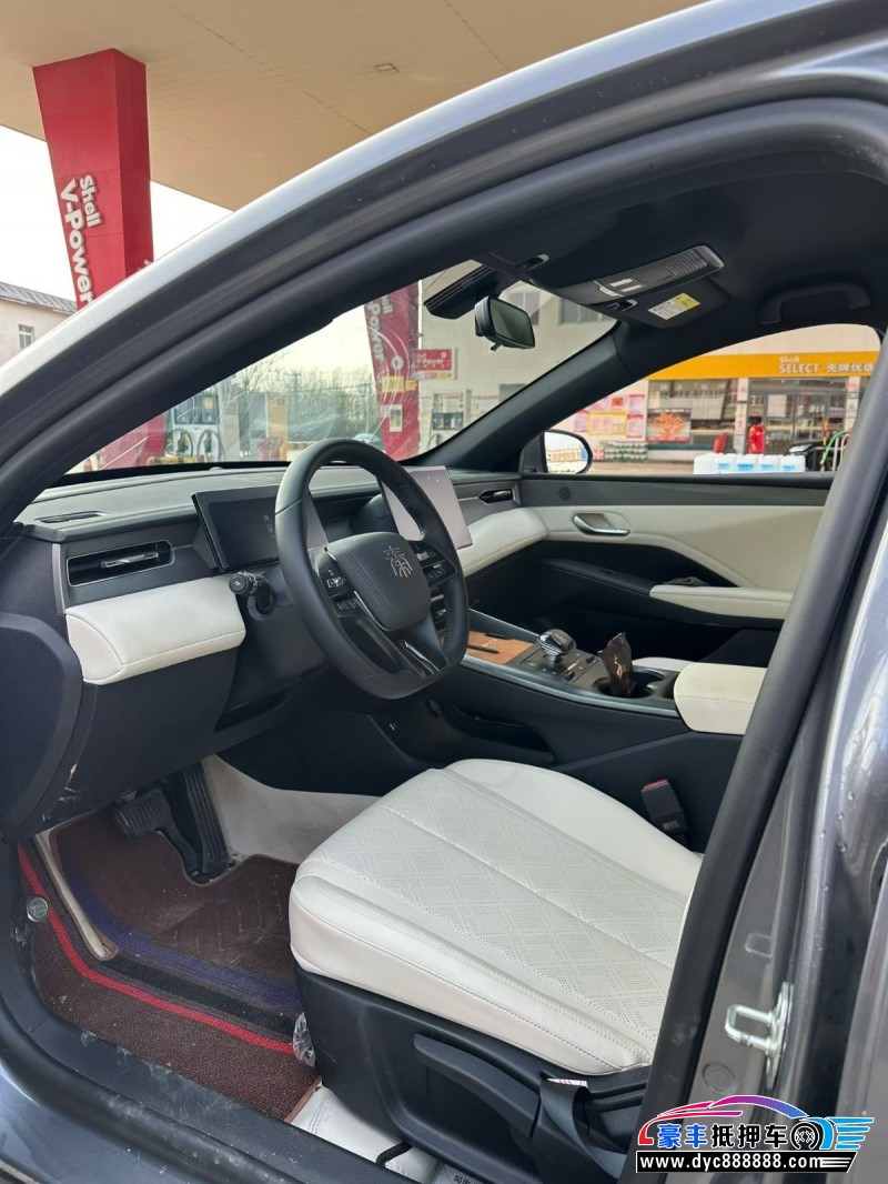 25年比亚迪秦轿车抵押车出售