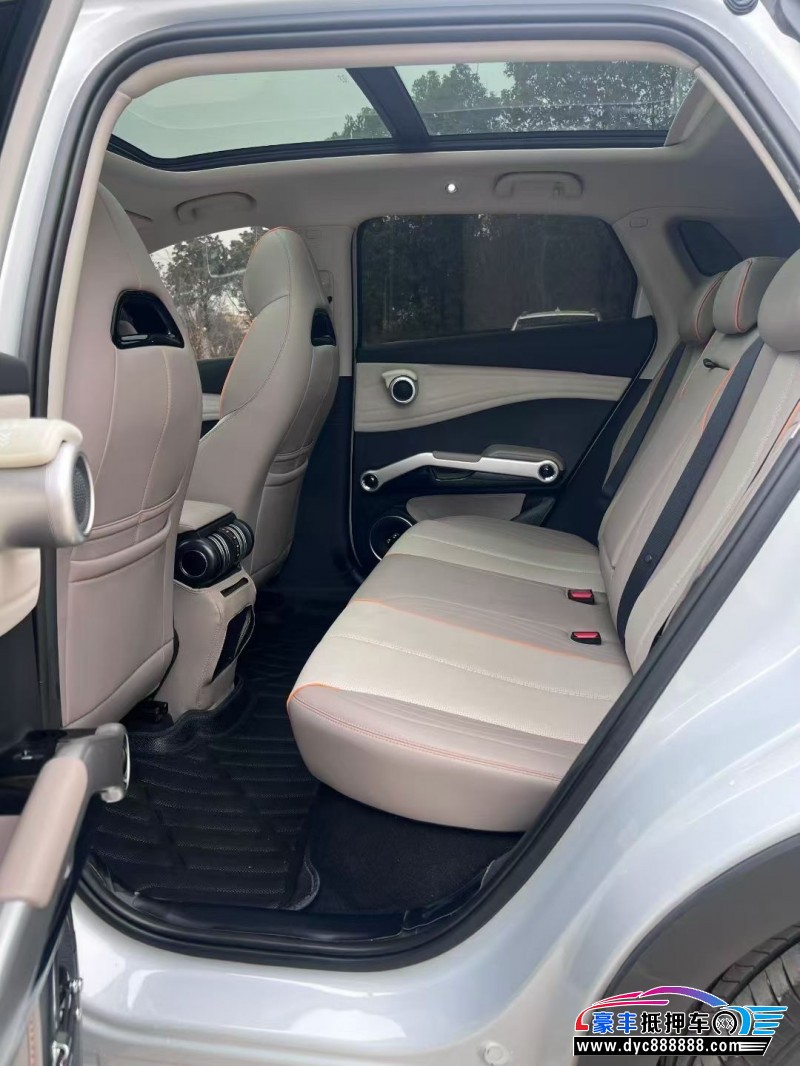 25年比亚迪元轿车抵押车出售