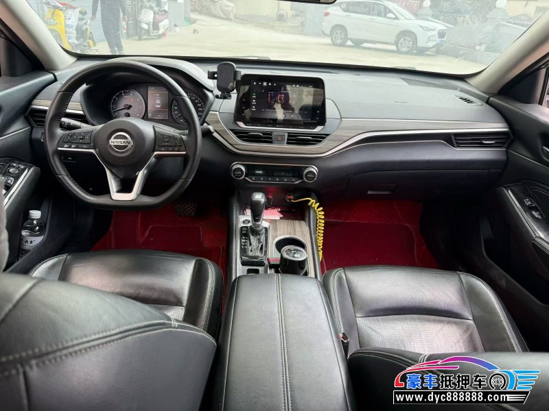 21年日产天籁轿车抵押车出售