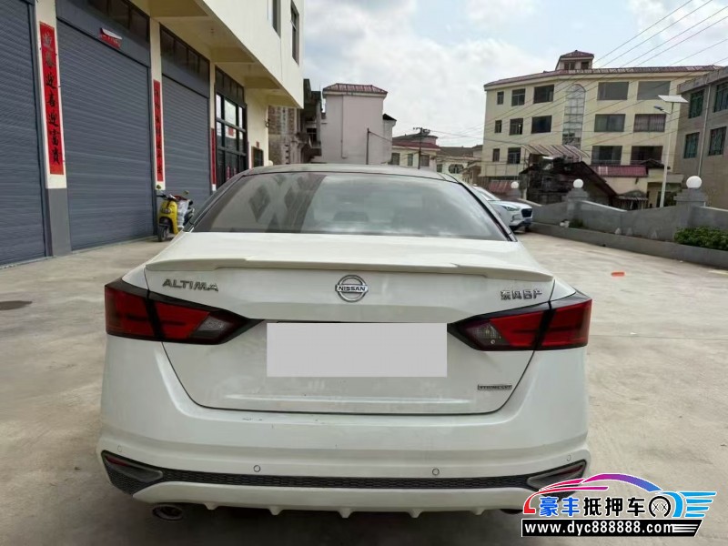 21年日产天籁轿车抵押车出售