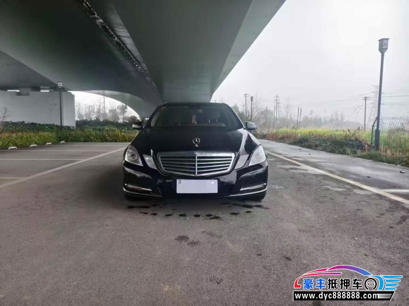 抵押车出售11年奔驰E轿车