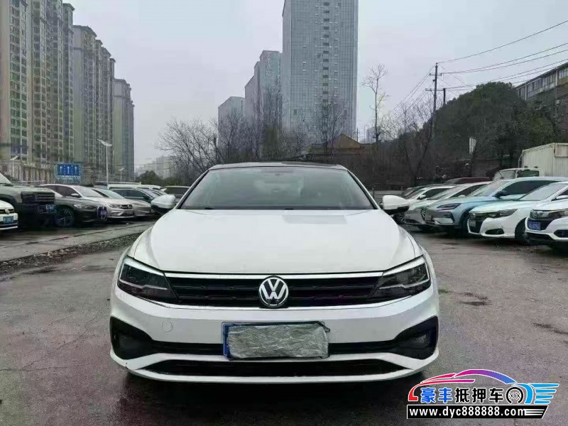 抵押车出售19年大众凌渡轿车