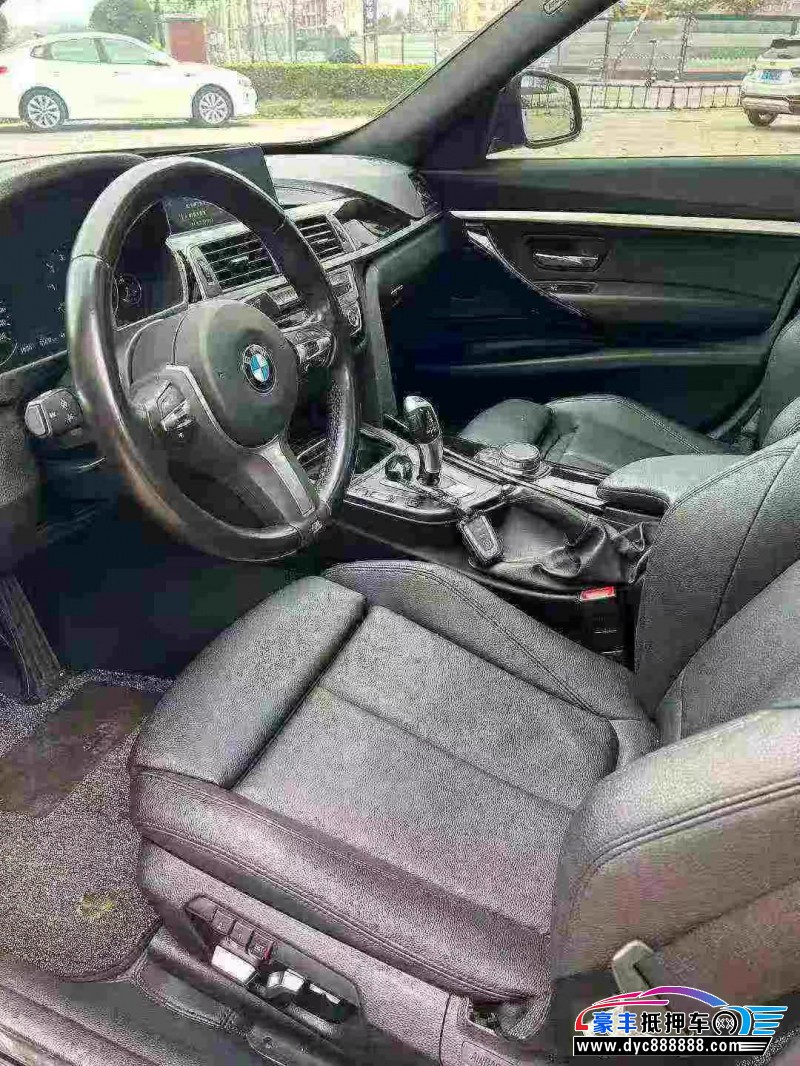 20年宝马3系轿车抵押车出售