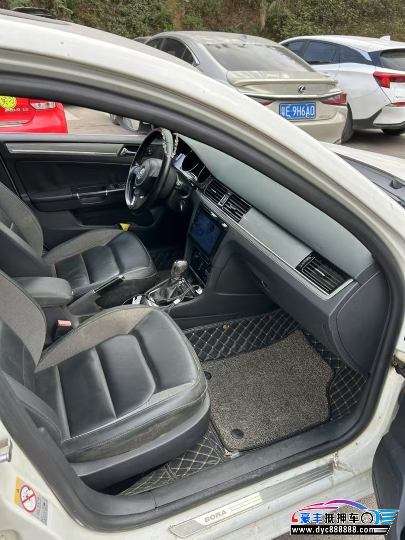 15年大众宝来轿车抵押车出售