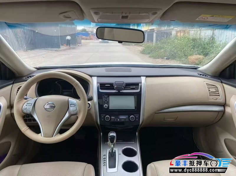 18年日产天籁轿车抵押车出售