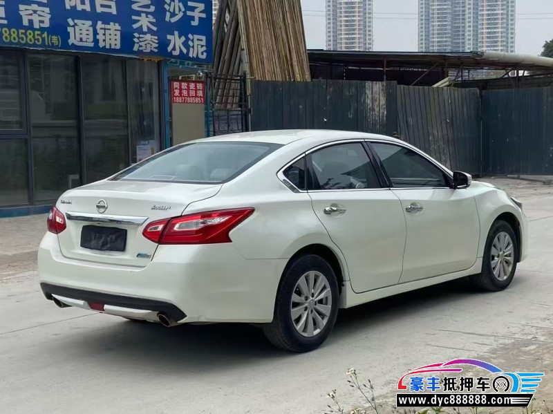 18年日产天籁轿车抵押车出售