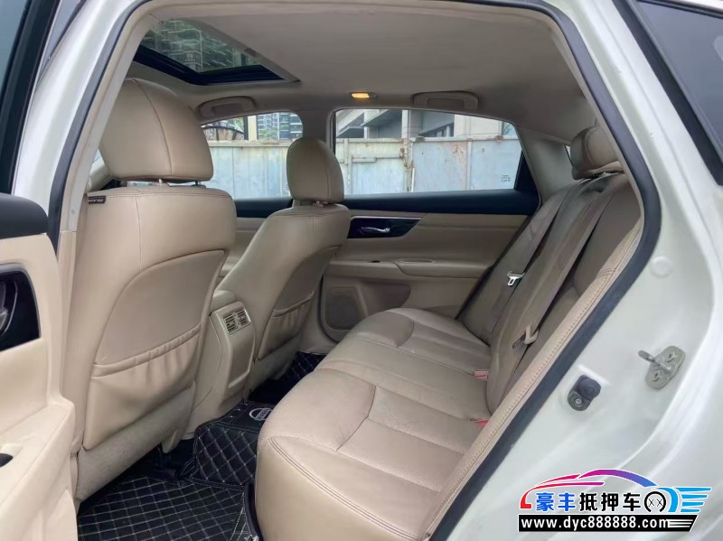 18年日产天籁轿车抵押车出售