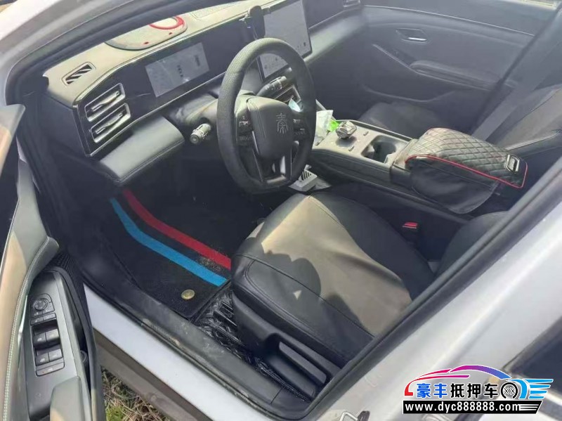 25年比亚迪秦轿车抵押车出售