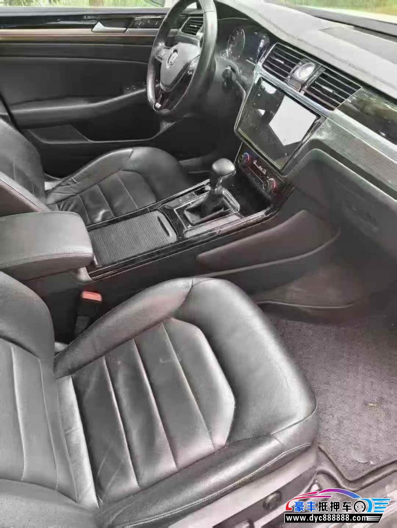 17年大众辉昂轿车抵押车出售