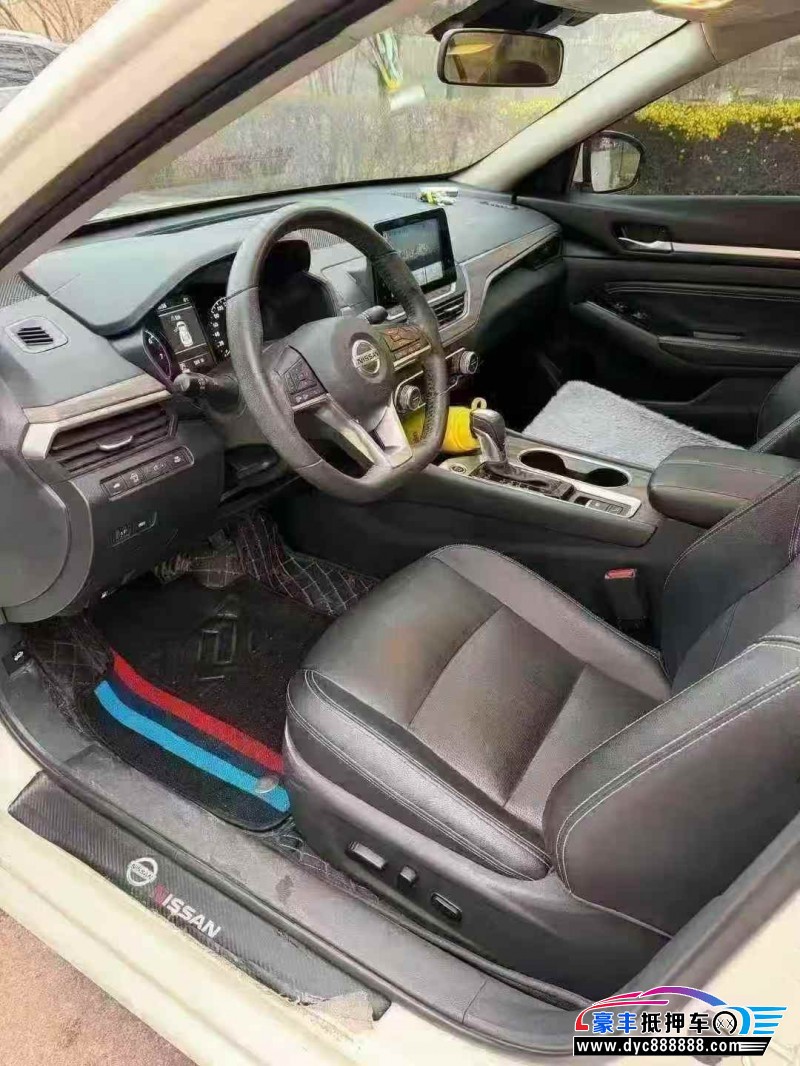 22年日产天籁轿车抵押车出售