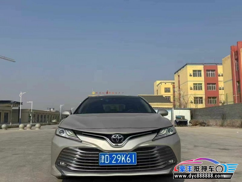 抵押车出售19年丰田凯美瑞轿车