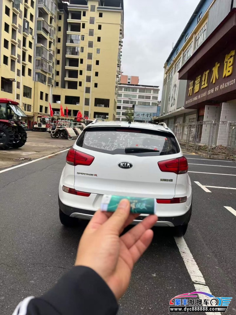 18年起亚智跑轿车抵押车出售