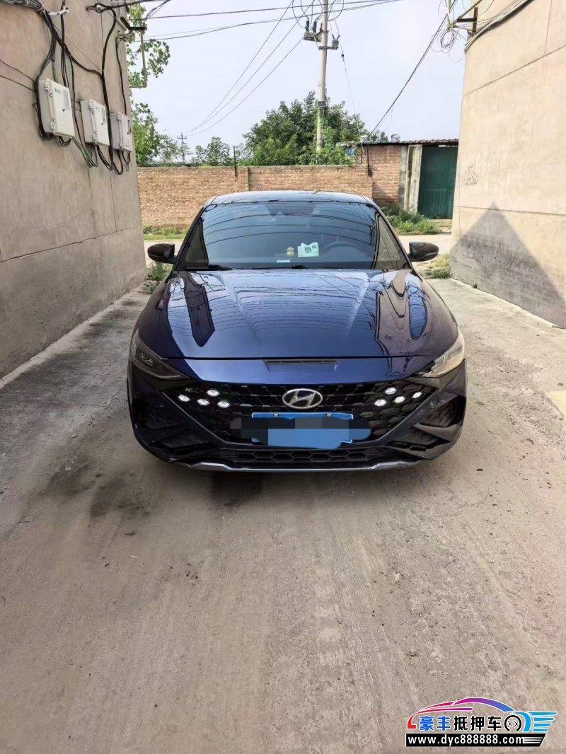 抵押车出售23年现代菲斯塔轿车