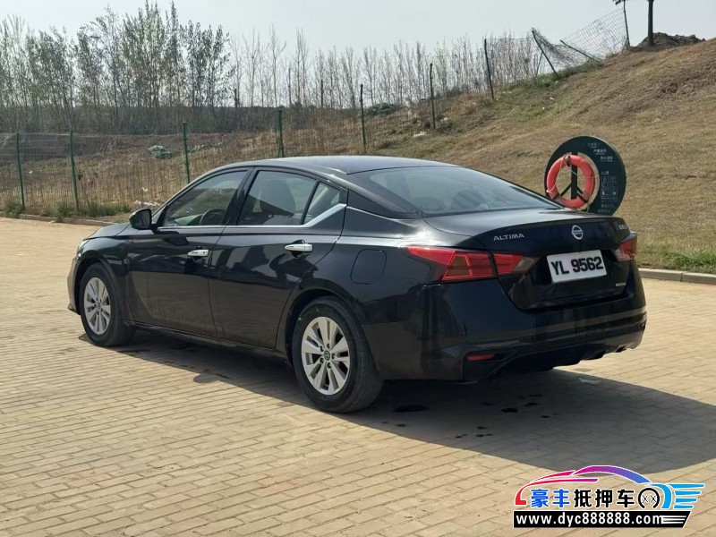 22年日产天籁轿车抵押车出售