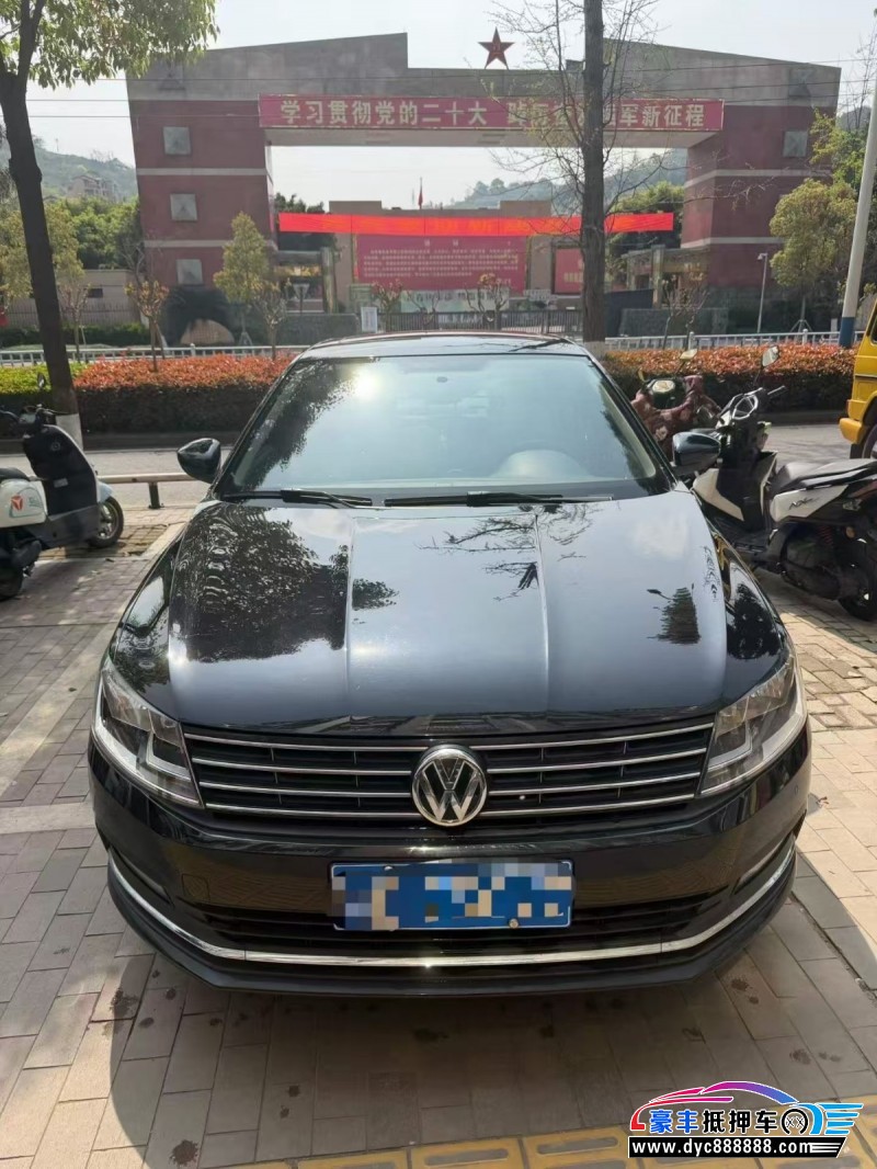 抵押车出售17年大众朗逸轿车