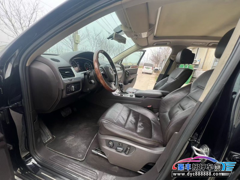 12年大众途锐轿车抵押车出售