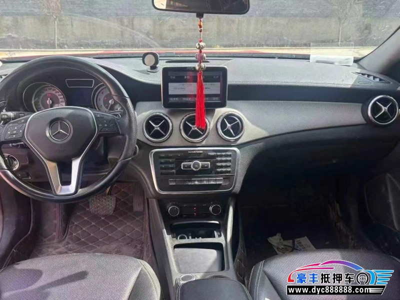 16年奔驰GLA轿车抵押车出售