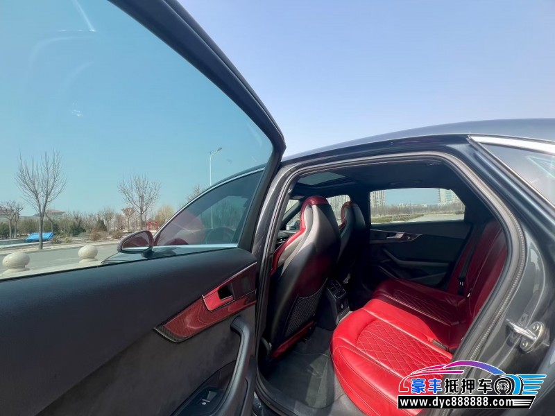 19年奥迪S4轿车抵押车出售