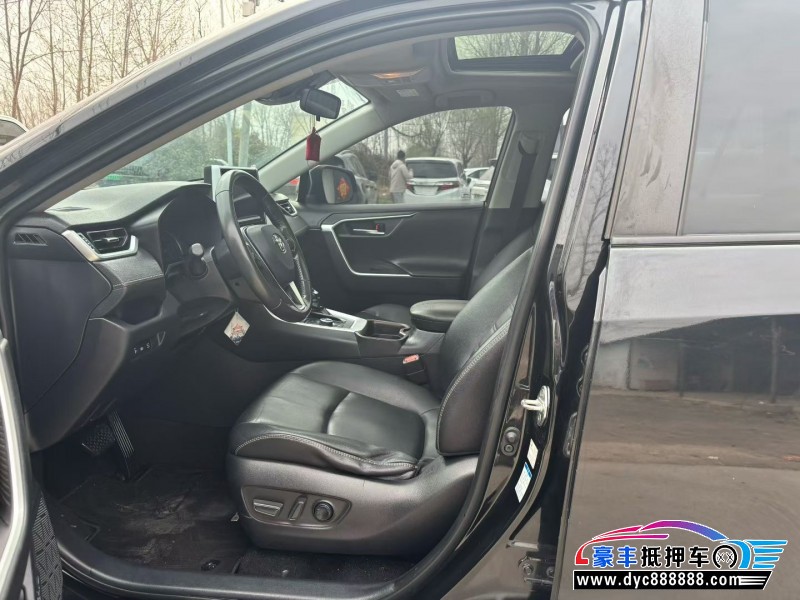 20年丰田RAV4轿车抵押车出售