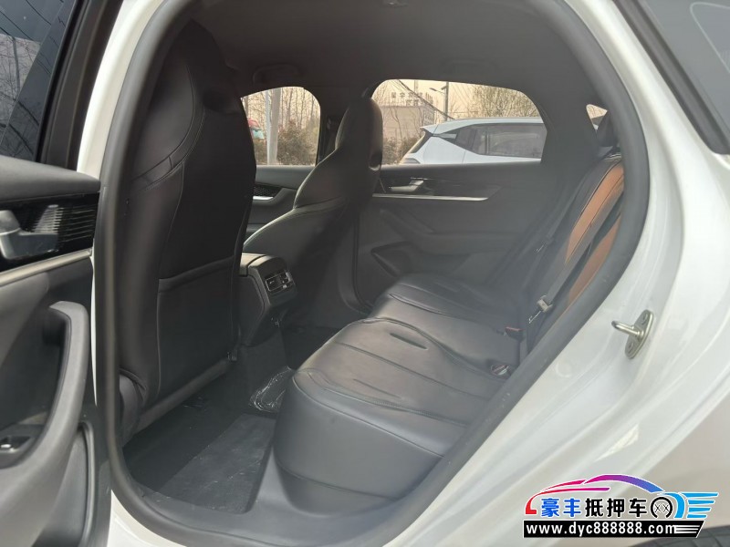 25年比亚迪秦轿车抵押车出售