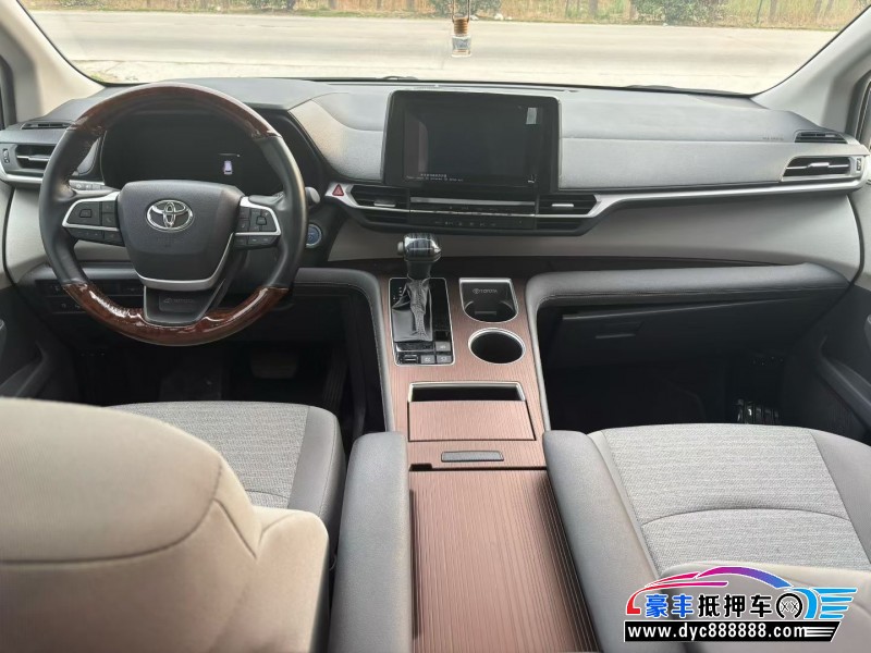 24年丰田塞纳轿车抵押车出售