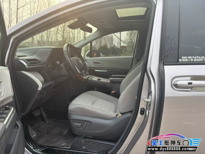 24年丰田塞纳轿车抵押车出售