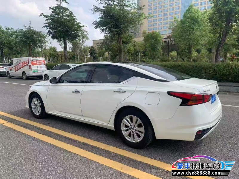 20年日产天籁轿车抵押车出售