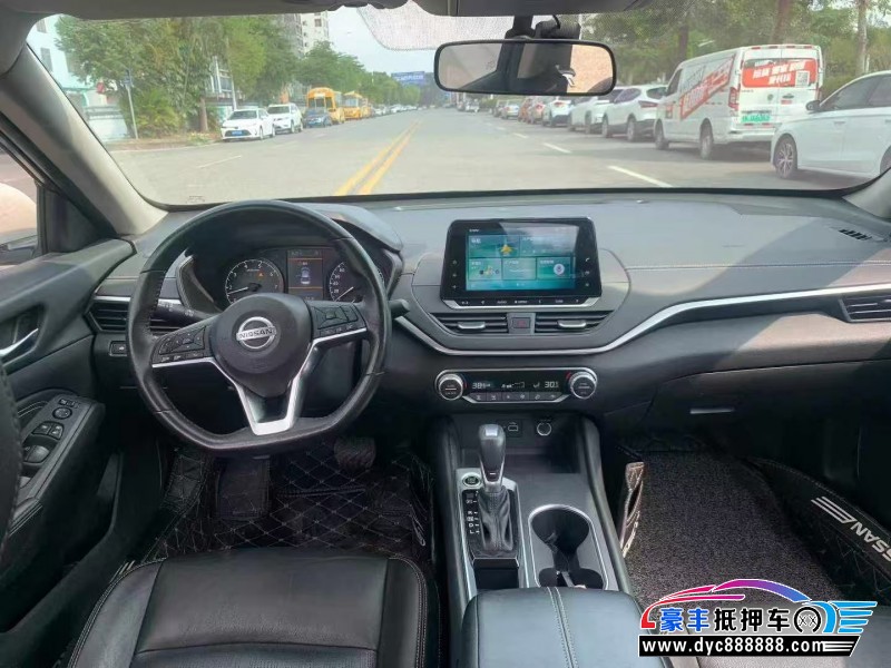 20年日产天籁轿车抵押车出售