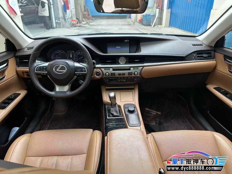 18年雷克萨斯ES轿车抵押车出售