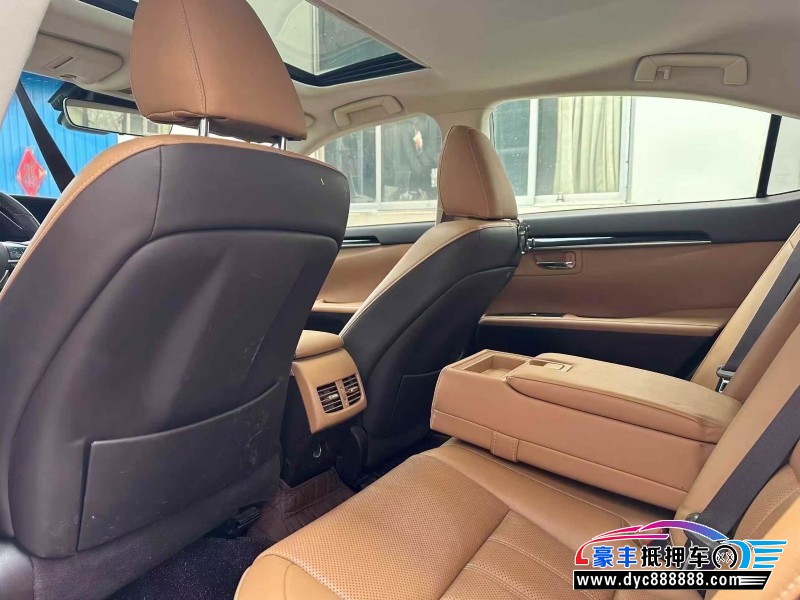 18年雷克萨斯ES轿车抵押车出售