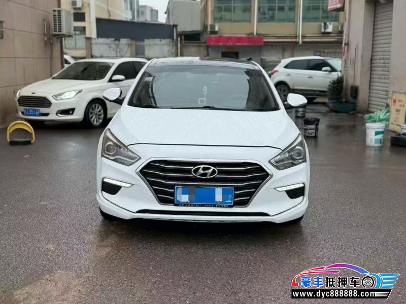 抵押车出售18年现代名图轿车