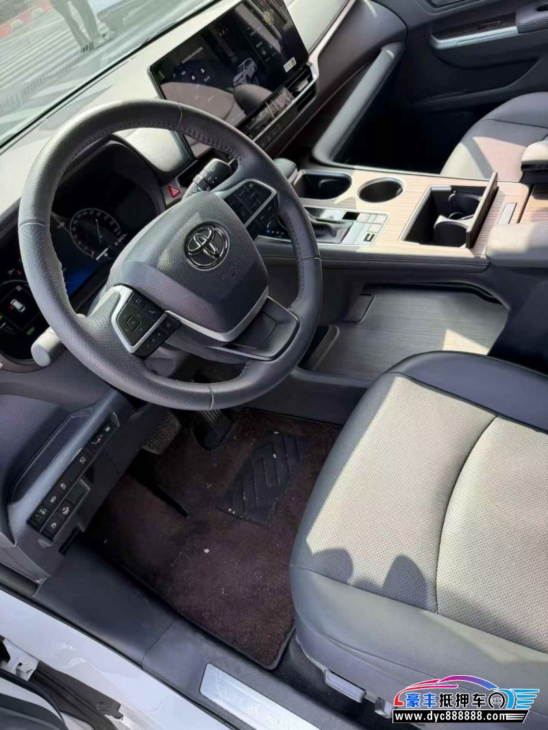 25年丰田格瑞维亚轿车抵押车出售