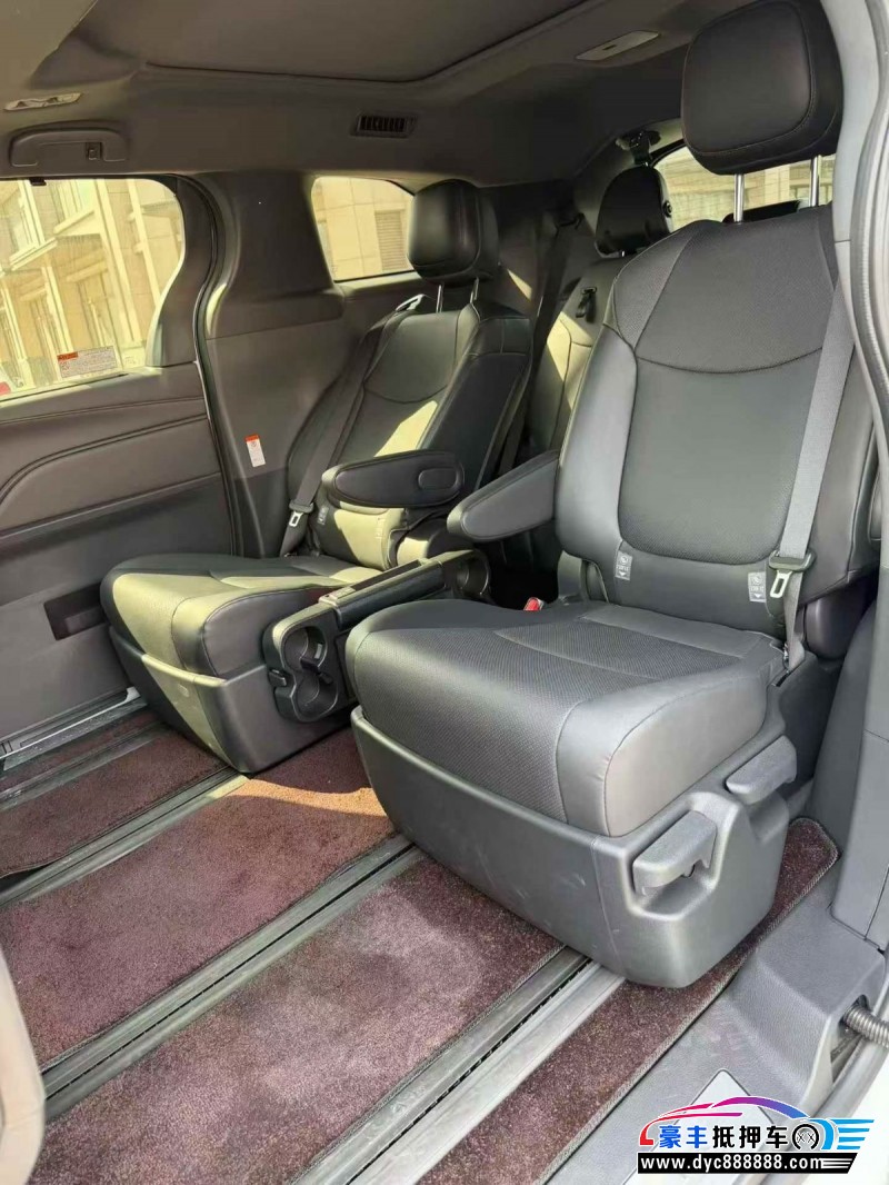 25年丰田格瑞维亚轿车抵押车出售