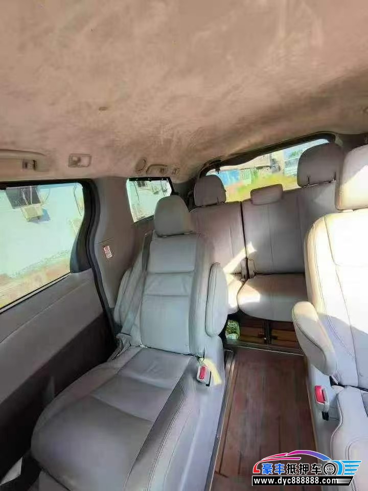 18年丰田塞纳轿车抵押车出售