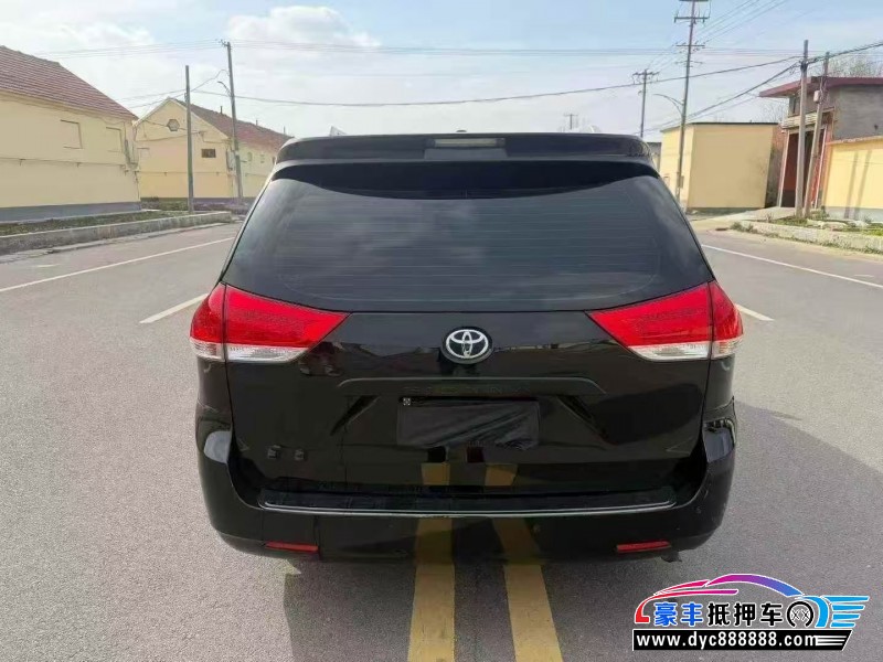 17年丰田塞纳轿车抵押车出售