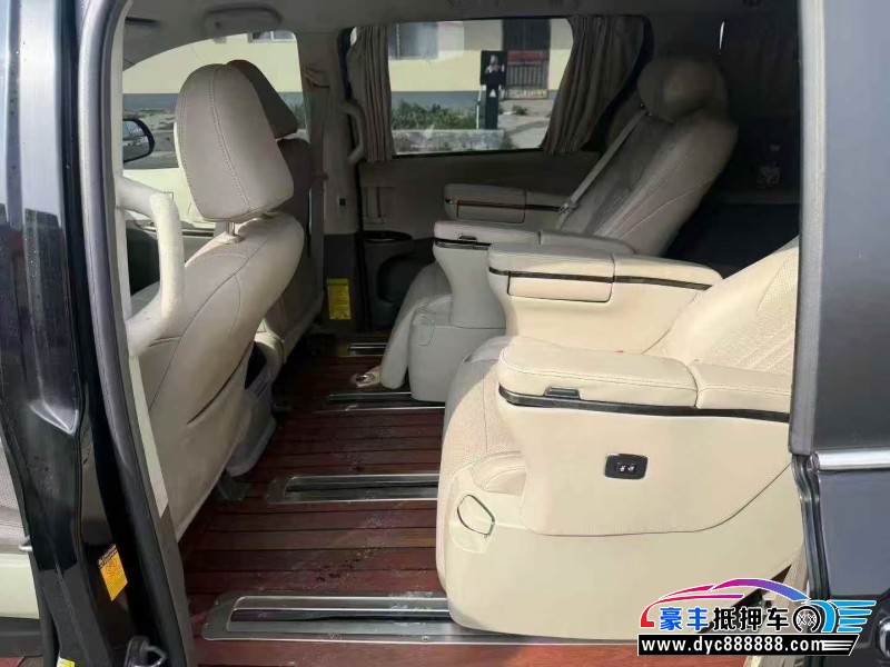 17年丰田塞纳轿车抵押车出售