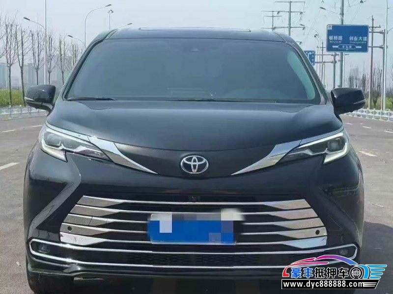 抵押车出售24年丰田塞纳轿车