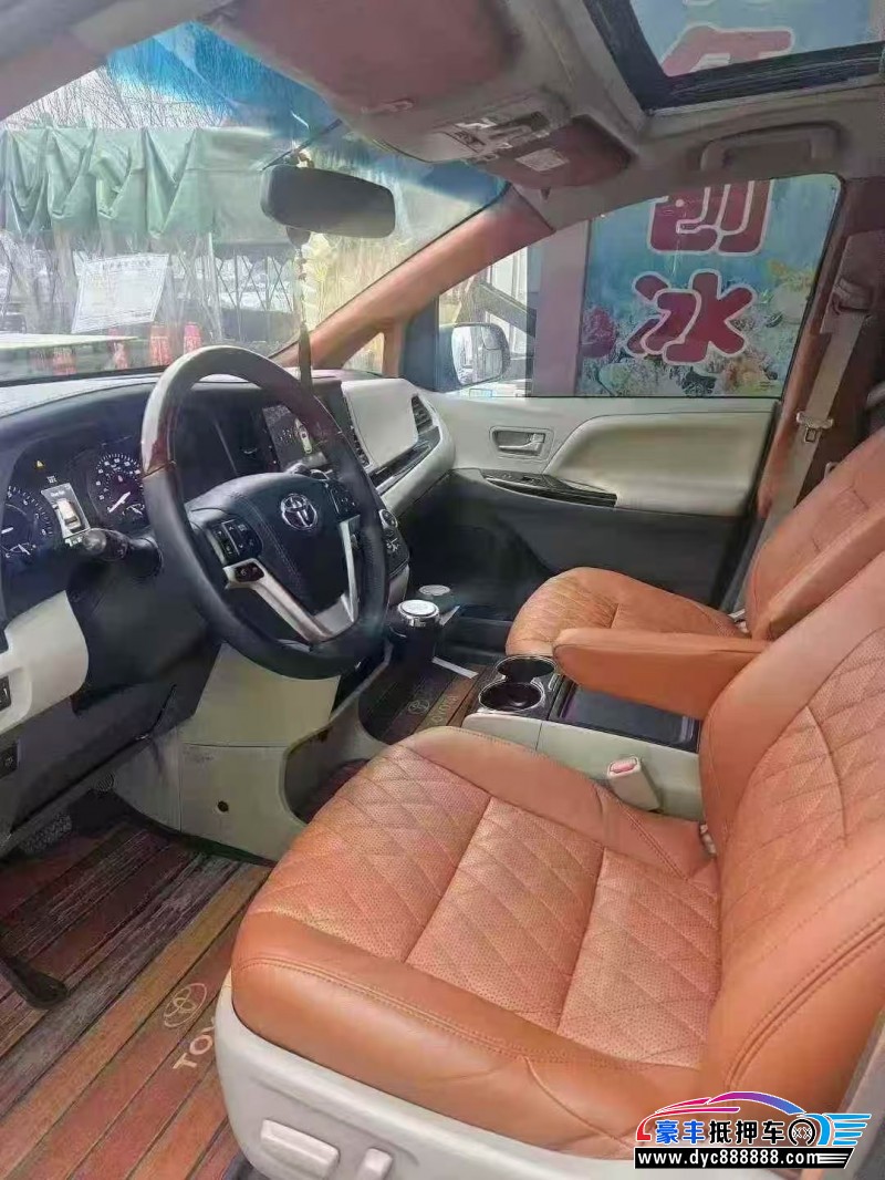 17年丰田塞纳轿车抵押车出售