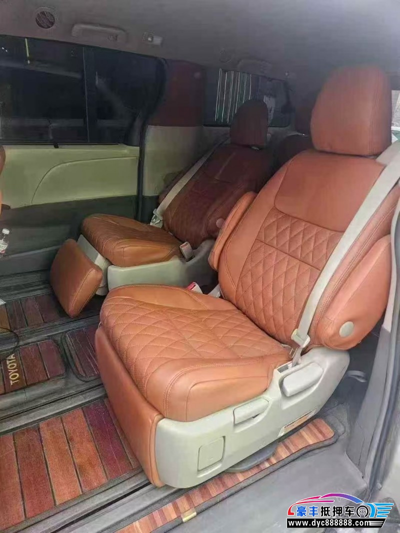 17年丰田塞纳轿车抵押车出售