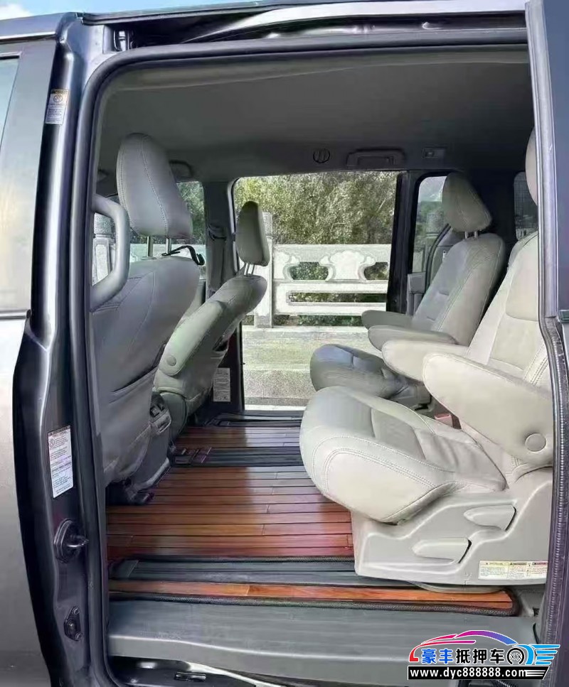 19年丰田塞纳轿车抵押车出售