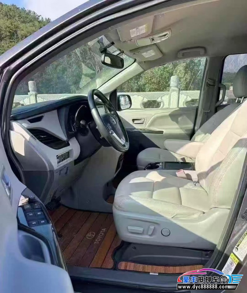 19年丰田塞纳轿车抵押车出售