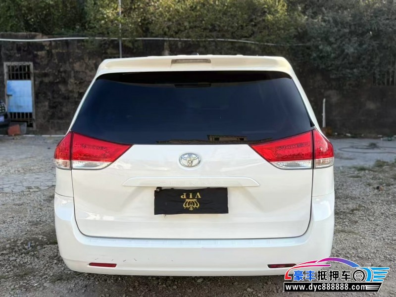 12年丰田塞纳轿车抵押车出售