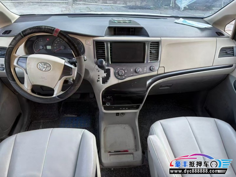 12年丰田塞纳轿车抵押车出售