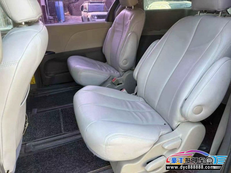 12年丰田塞纳轿车抵押车出售